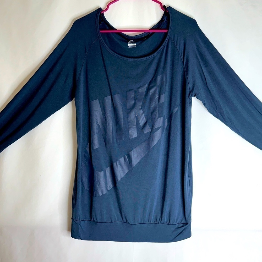 𝅺Nike sportswear long sleeve shirt